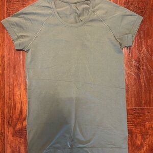 Lululemon Green Short Sleeve T-Shirt